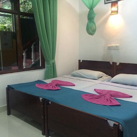 Green Woods Guest Kandy Exterior photo