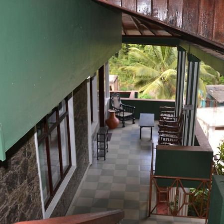 Green Woods Guest Kandy Exterior photo