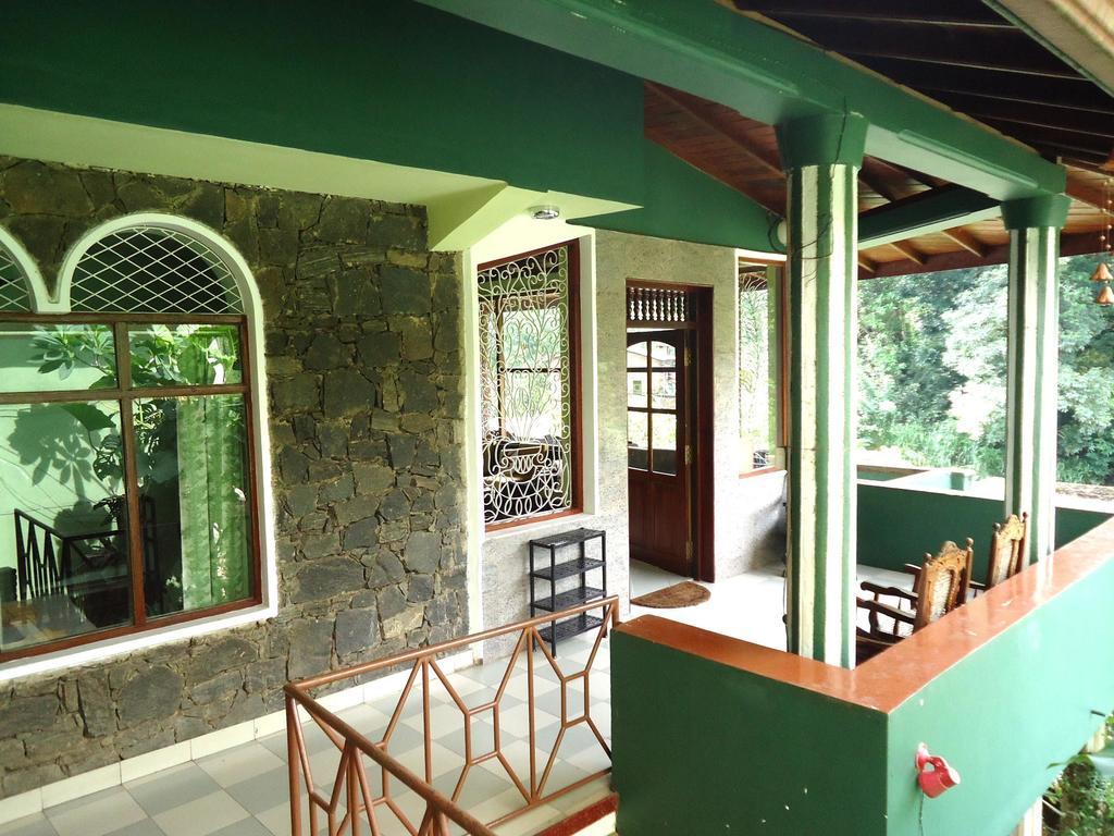 Green Woods Guest Kandy Exterior photo