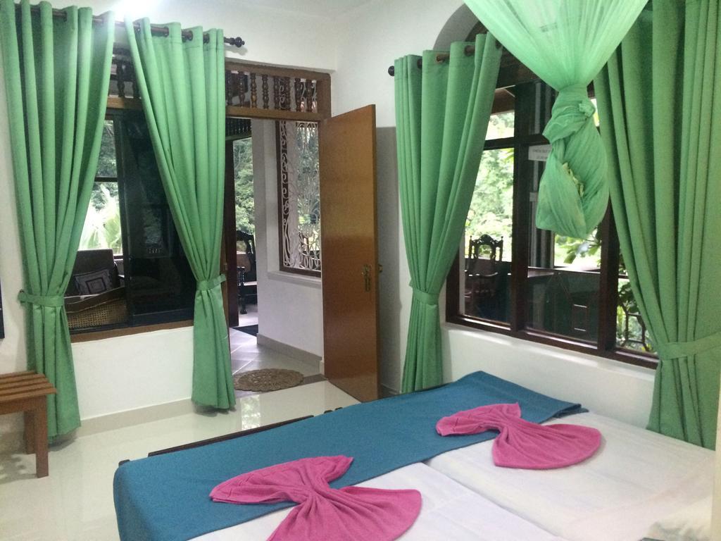 Green Woods Guest Kandy Exterior photo