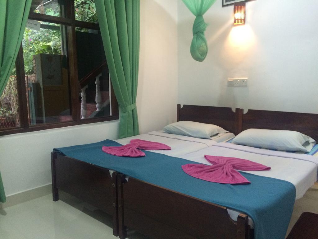Green Woods Guest Kandy Exterior photo